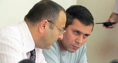Активист Геворг Сафарян (справа) с адвокатом Тиграном Айрапетяном. Фото Тиграна Петросяна для "Кавказского узла"