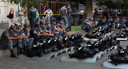 Полиция  в Ереване 25.07.2016. Фото Тиграна Петросяна для "Кавказского узла"