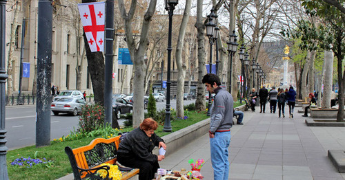 Флаг Грузии на проспекте Руставели. Тбилиси. Фото Инны Кукуджановой для "Кавказского узла"