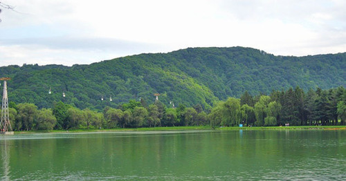 Вид на озеро Курортное. КБР. Фото: Aslan595 https://ru.wikipedia.org/ 