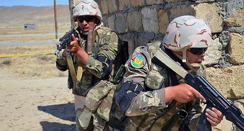 Солдаты азербайджанской армии. Фото  http://mod.gov.az/ru/foto-arhiv-045/