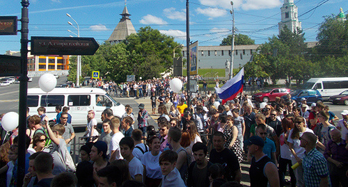 Прогулка сторонников Навального в Астрахани. Фото Елены Гребенюк для "Кавказского узла"