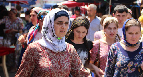 Накануне праздника на центральном рынке Грозного. Фото Магомеда Магомедова для "Кавказского узла"