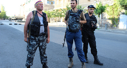 Члены отряда «Сасна Црер», захватившие здание полка полиции. Ереван, 23 июля 2017 г. Фото Тиграна Петросяна для "Кавказского узла"