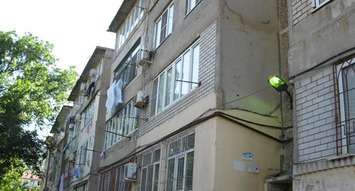 Дом по улице Энгельса, жители которого выступили против планов по строительству дополнительного этажа. Фото Тимура Исаева для "Кавказского узла". 