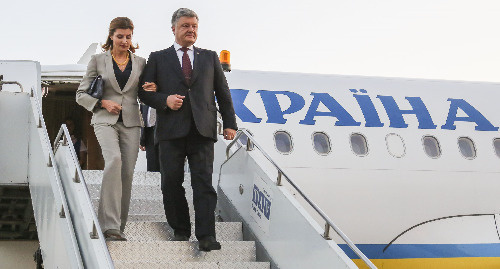 Петр Порошенко с женой в аэропорту Тбилиси. 17 июля 2017 года, Тбилиси. Фото: предоставлено "Кавказскому узлу" пресс-службой президента Грузии