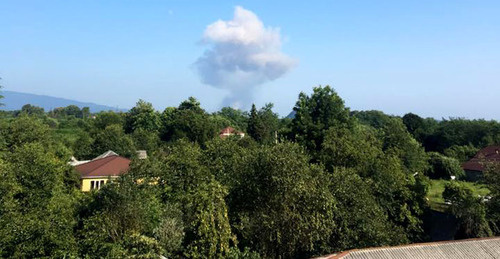 В Гудаутском районе, недалеко от поста ДПС «Приморский» произошёл взрыв. 2 августа 2017 г. Фото предоставлено очевидцами