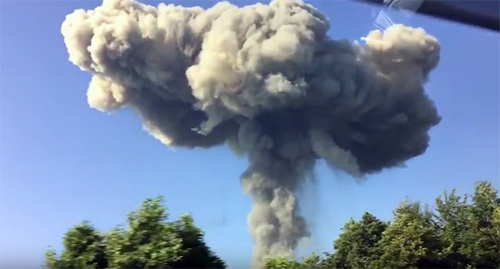 Взрыв  склада Минобороны в Гудаутском районе Абхазии. Фото стоп-кадр видео VladVlogs https://www.youtube.com/watch?v=gBF83XsFyGw