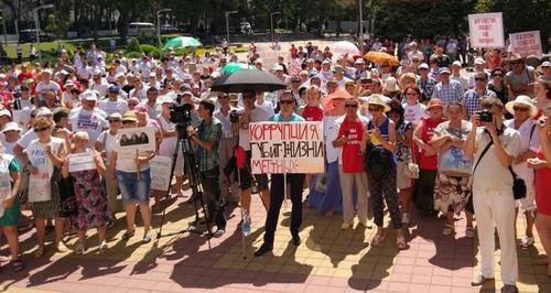 Участники митинга в Геленджике. Геленджик, 5 августа 2017 года. Фото Светланы Кравченко для "Кавказского узла".