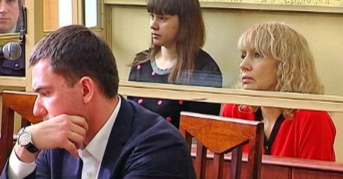 Члены группы "амазонок" на скамье подсудимых Иннеса и Виктория Тарвердиевы. Скриншот tvc.ru