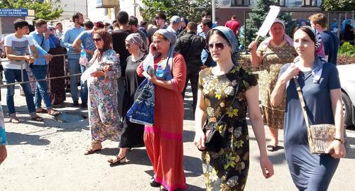 Участники митинга в Грозном против притеснений мусульман в Мьянме. 4 сентября 2017 г. Фото Николая Петрова для "Кавказского узла"