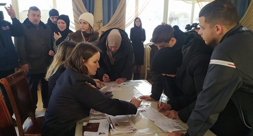 Беженцы из Палестины получают российские паспорта в Дагестане. Фото Аскара Магомедова https://dagpravda.ru