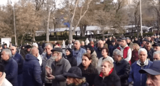 Участники митинга в Ереване. Стоп-кадр из YouTube-канала 24tv от 27.03.24, https://www.youtube.com/watch?v=NaVtydS68es