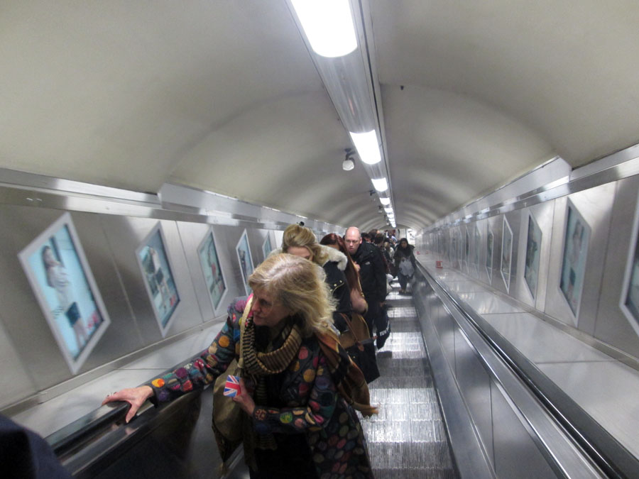 Лондон. В метро.