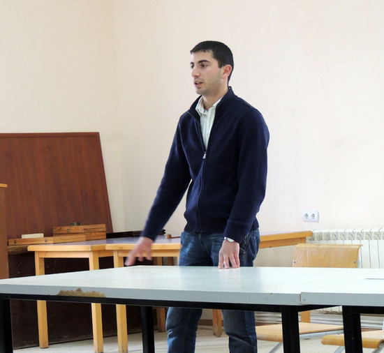 Степан Григорян, член партии от Аскерана, делится ситуацией в Карабахе. Степан Григорян, член партии от Аскерана, делится ситуацией в Карабахе.