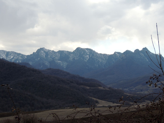 Справа внизу видно село Гарнакар (Мардакертский район). Справа внизу видно село Гарнакар (Мардакертский район).