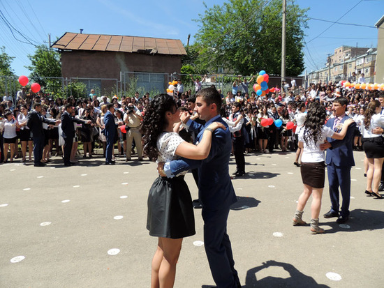 Под песню Под песню