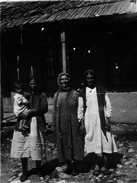 undefined Групповой портрет женщин 1920. Адыгея. АулКкрасноалександровский. Фотохроника ТАСС