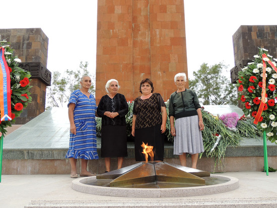 В Карабахе не найти семью, не потерявшего родного или близкого. В Карабахе не найти семью, не потерявшего родного или близкого.