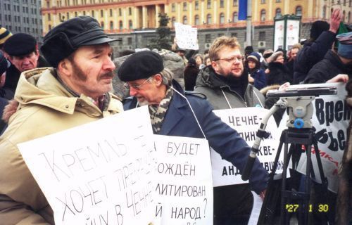 Митинг в память о депортации ингушей и чеченцев. Фото с сайта www.sakharov-museum.ru Митинг в память о депортации ингушей и чеченцев. Фото с сайта www.sakharov-museum.ru