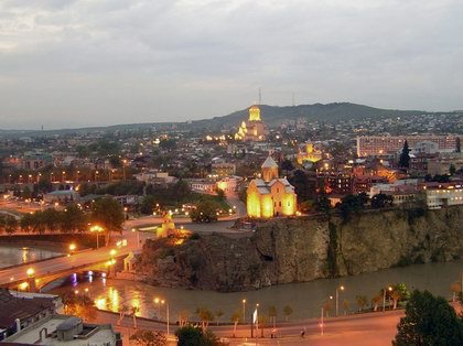 Центр Тбилиси. Фото с сайта www.travelplanet.ru Центр Тбилиси. Фото с сайта www.travelplanet.ru