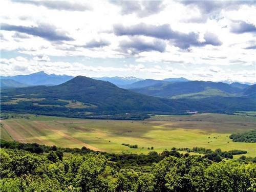 Адыгея, дорога на Лаго-Наки. Фото с сайта www.adygheya.ru Адыгея, дорога на Лаго-Наки. Фото с сайта www.adygheya.ru