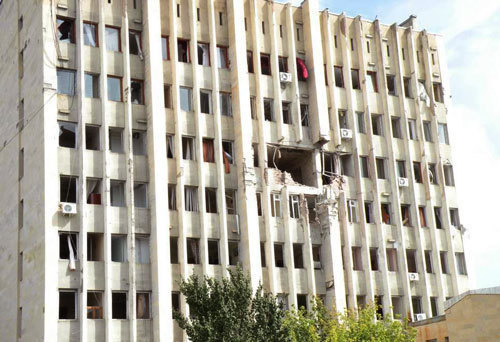 Дом правительства в Цхинвале. Фото "Кавказского Узла" Дом правительства в Цхинвале. Фото "Кавказского Узла"