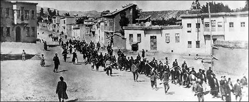 Армяне по пути в Мезирех, апрель 1915 год. Фото с сайта http://wikimedia.org/ Армяне по пути в Мезирех, апрель 1915 год. Фото с сайта http://wikimedia.org/