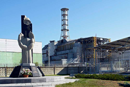 Чернобыльская АЭС. Фото с сайта http://ru.wikipedia.org Чернобыльская АЭС. Фото с сайта http://ru.wikipedia.org