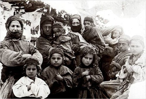 Армяне в Османской империи 1915 года. Архивное фото. Источник: http://forum.vardanak.org Армяне в Османской империи 1915 года. Архивное фото. Источник: http://forum.vardanak.org