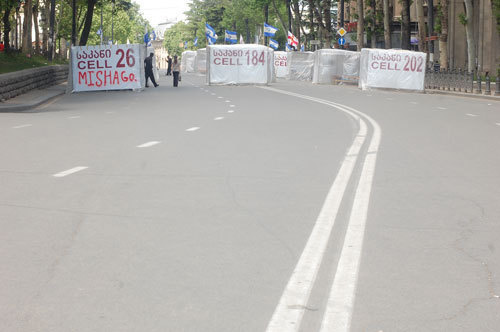 Тбилиси, проспект Руставели, 15 мая 2009 года. Фото "Кавказского Узла" Тбилиси, проспект Руставели, 15 мая 2009 года. Фото "Кавказского Узла"