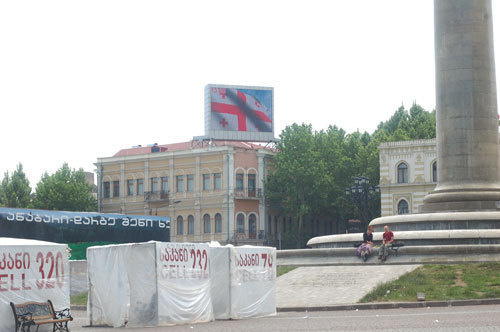 Тбилиси, площадь Свободы, 15 мая 2009 года. Фото "Кавказского Узла" Тбилиси, площадь Свободы, 15 мая 2009 года. Фото "Кавказского Узла"