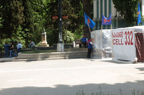 Тбилиси, проспект Руставели, палаточный городок оппозиции, 15 мая 2009 года. Фото "Кавказского Узла" Тбилиси, проспект Руставели, палаточный городок оппозиции, 15 мая 2009 года. Фото "Кавказского Узла"