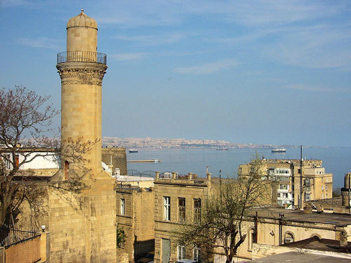 Азербайджан, Баку, историческая часть города, вид на Каспийское море. Фото с сайта http://ru.wikipedia.org Азербайджан, Баку, историческая часть города, вид на Каспийское море. Фото с сайта http://ru.wikipedia.org