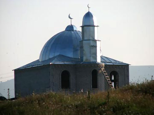 Кува-Баши- одна из мечетей Карачаево-Черкесии. Фото с сайта www.elbrusoid.org Кува-Баши- одна из мечетей Карачаево-Черкесии. Фото с сайта www.elbrusoid.org