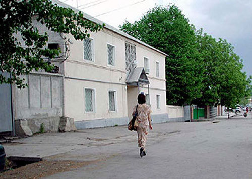 Ингушетия, Назрань, старое здание ФСБ. Фото с сайта www.ingushetia.org Ингушетия, Назрань, старое здание ФСБ. Фото с сайта www.ingushetia.org