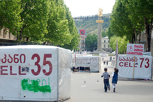 Тбилиси, проспект Руставели, май 2009 года. Фото "Кавказского Узла" Тбилиси, проспект Руставели, май 2009 года. Фото "Кавказского Узла"