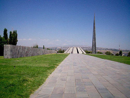 Армения, Ереван, мемориал геноцида армянского народа. Фото с сайта http://venividi.ru/user/3048 Армения, Ереван, мемориал геноцида армянского народа. Фото с сайта http://venividi.ru/user/3048