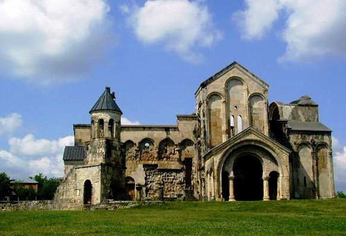 Храм Баграта в Кутаиси. Фото с сайта http://ru.wikipedia.org Храм Баграта в Кутаиси. Фото с сайта http://ru.wikipedia.org