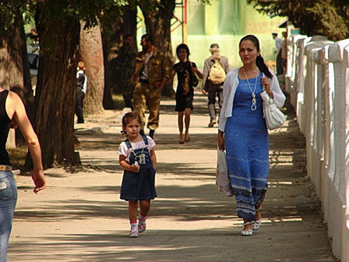 Южная Осетия, Цхинвал, улица Ленина. Фото с сайта www.flickr.com/photos/jurygerasimov, автор Юрий Герасимов Южная Осетия, Цхинвал, улица Ленина. Фото с сайта www.flickr.com/photos/jurygerasimov, автор Юрий Герасимов