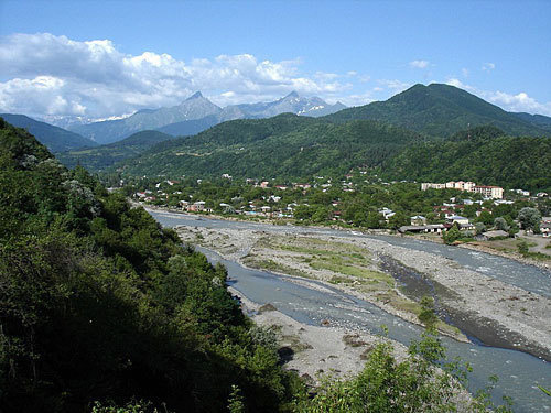 Грузия, Рача, город Они. Фото с сайта www.vokrugmira.com/?29/1624 Грузия, Рача, город Они. Фото с сайта www.vokrugmira.com/?29/1624