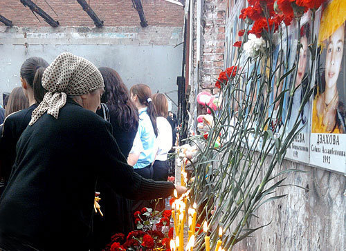 Беслан, Школа №1, 3 сентября 2009 года. Фото "Кавказского Узла" Беслан, Школа №1, 3 сентября 2009 года. Фото "Кавказского Узла"