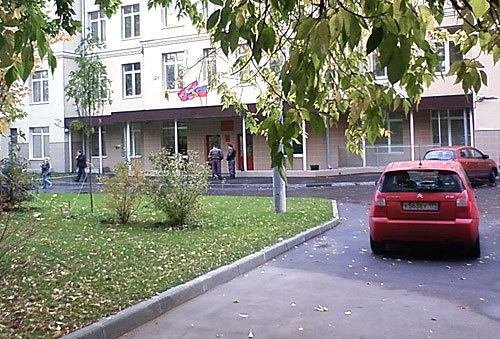Москва, у входа в Дорогомиловский суд. Перед началом заседания по делу "Черных ястребов". Фото "Кавказского Узла" Москва, у входа в Дорогомиловский суд. Перед началом заседания по делу "Черных ястребов". Фото "Кавказского Узла"