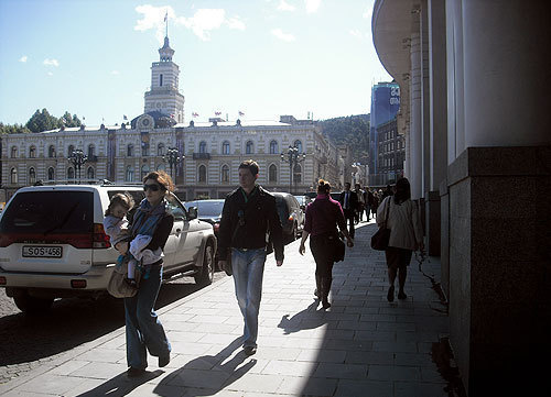 Грузия, Тбилиси, проспект Руставели, октябрь 2009 года. Фото "Кавказского Узла" Грузия, Тбилиси, проспект Руставели, октябрь 2009 года. Фото "Кавказского Узла"