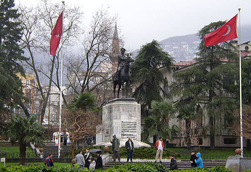Турция, центр Бурсы. Фото с сайта http://ru.wikipedia.org Турция, центр Бурсы. Фото с сайта http://ru.wikipedia.org