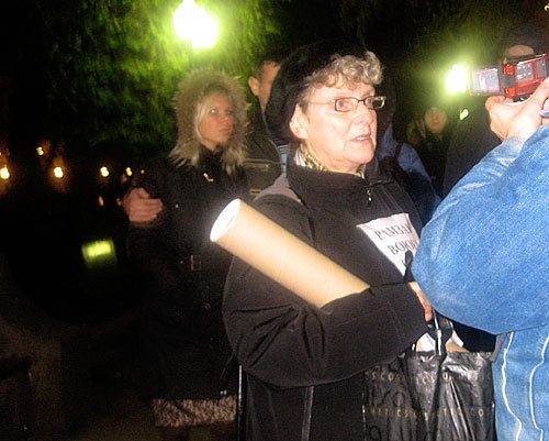 Светлана Ганнушкина на пикете в поддержку главы ПЦ "Мемориал" Олега Орлова. Москва, Чистопрудный бульвар, 12 ноября 2009 года. Фото "Кавказского Узла" Светлана Ганнушкина на пикете в поддержку главы ПЦ "Мемориал" Олега Орлова. Москва, Чистопрудный бульвар, 12 ноября 2009 года. Фото "Кавказского Узла"