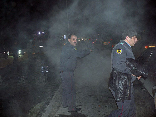 Дагестан, Махачкала. Разблокирование проспекта Акушинского, 16 ноября 2009 года. Фото "Кавказского Узла" Дагестан, Махачкала. Разблокирование проспекта Акушинского, 16 ноября 2009 года. Фото "Кавказского Узла"