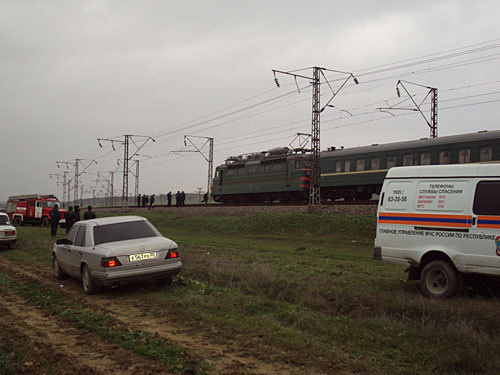 На месте подрыва поезда "Тюмень-Баку", 30 ноября 2009 года. Источник: пресс-служба МЧС Дагестана На месте подрыва поезда "Тюмень-Баку", 30 ноября 2009 года. Источник: пресс-служба МЧС Дагестана