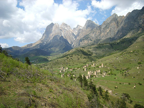 Ингушетия, Цей-Лоамский хребет. Фото с сайта http://ru.wikipedia.org Ингушетия, Цей-Лоамский хребет. Фото с сайта http://ru.wikipedia.org