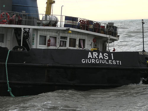 Молдавское судно "Арас-1", порт Сочи. 20 декабря 2009 года. Фото "Кавказского Узла" Молдавское судно "Арас-1", порт Сочи. 20 декабря 2009 года. Фото "Кавказского Узла"